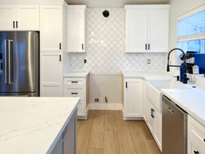 White Kitchen Arabesque Tile Backsplash