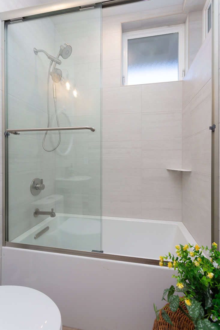 Shower / tub tile surround